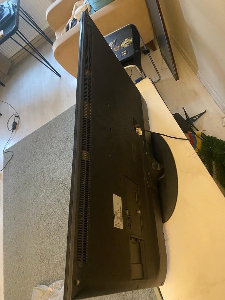 Mezuniyet Sebebiyle Satılık / Tertemiz Samsung 102 Ekran LED TV - 4