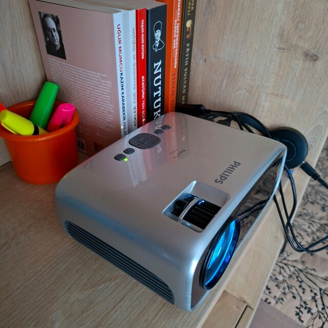 Philips Led projeksiyon NeoPix Easy