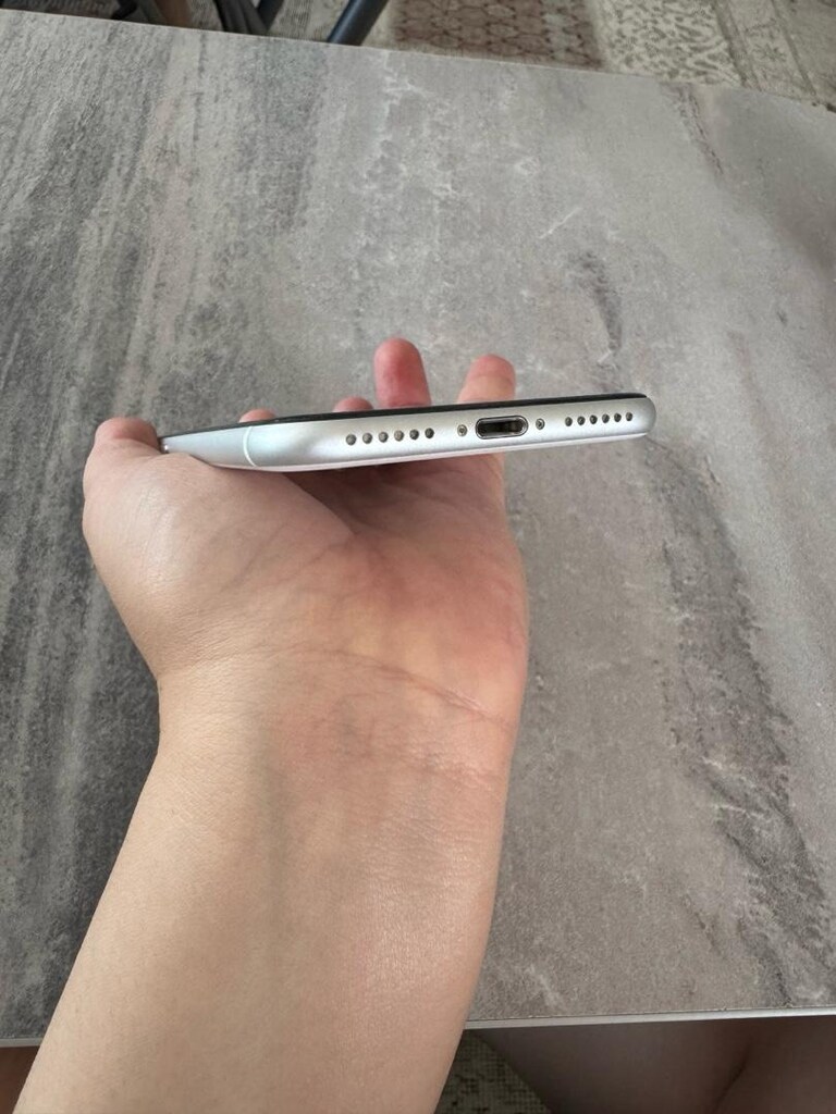 iPhone SE 2. nesil (2020) – 128 GB – Beyaz - 3