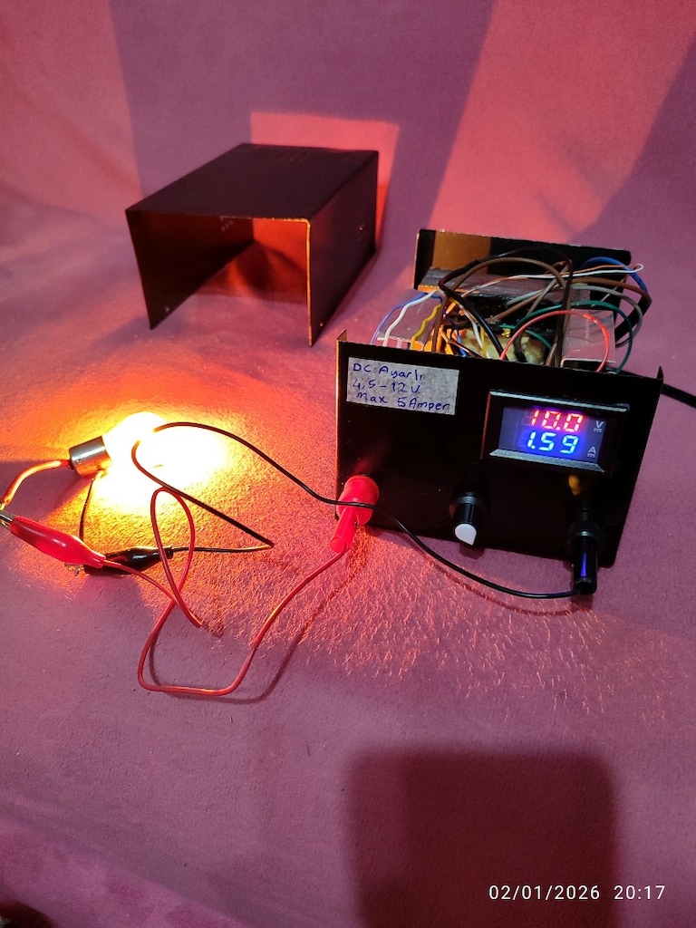 ayarlı4.5 12volt 5 amper göstergeli adaptör - 11