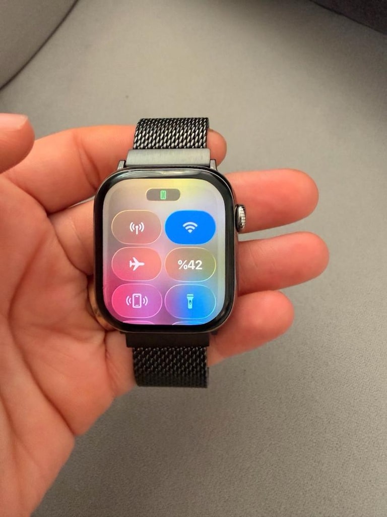 Apple Watch 10 titanyum akıllı saat - 3