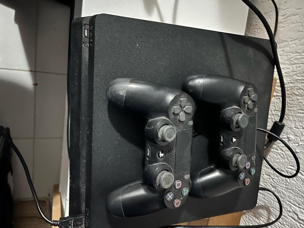 ps4 slim - 2