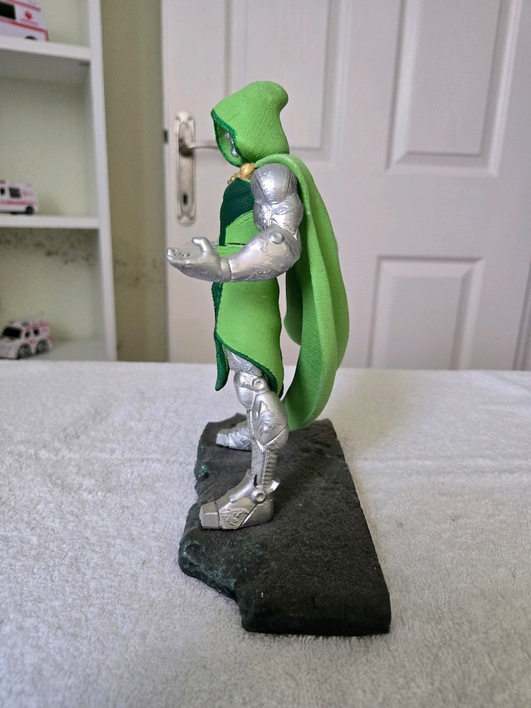 Dr. Doom 3d figür 20 cm - 2
