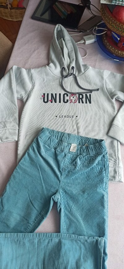 H&M pantolon ve unicorn sweat birlikte