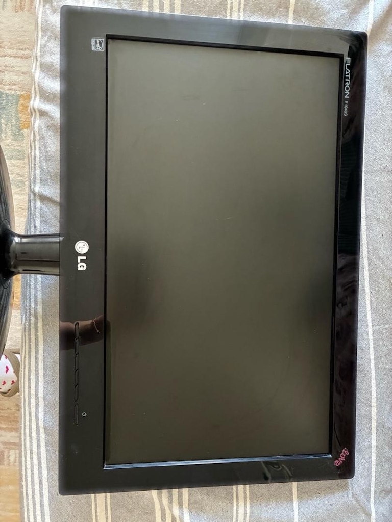 LG Flatron E1940S-PN 18.5” LED Monitör - 3