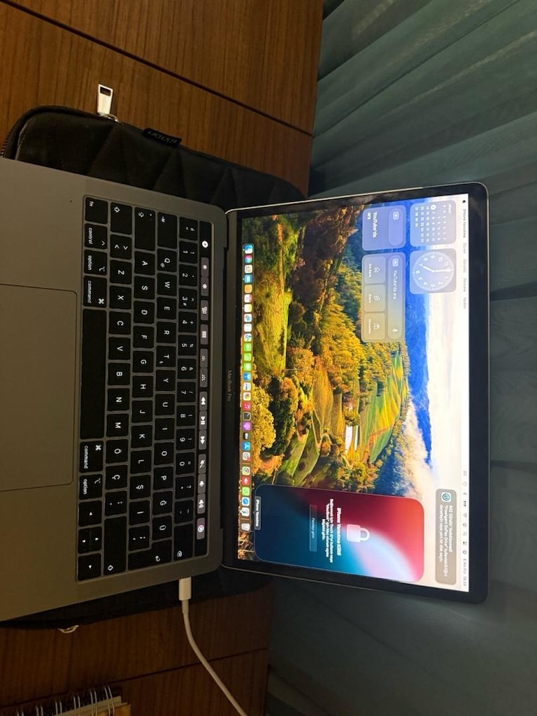 MacBook Pro - 7