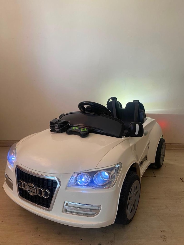 Beyaz SPORT Akülü Araba