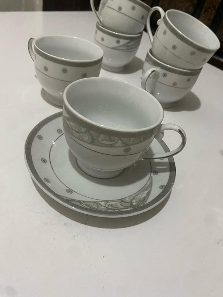 Beyaz Desenli Fincan Takımı - 4