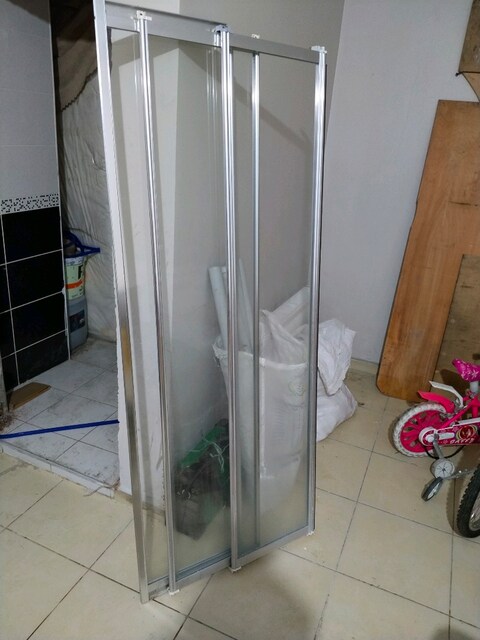 duvardan duvara 110cm damperli düz cam dusakabim
