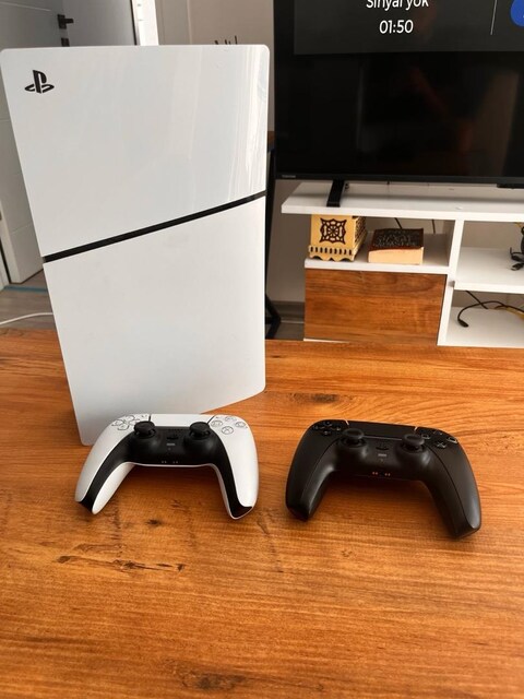 PS5 1 TB- 2 KOL (Garanti devam ediyor)