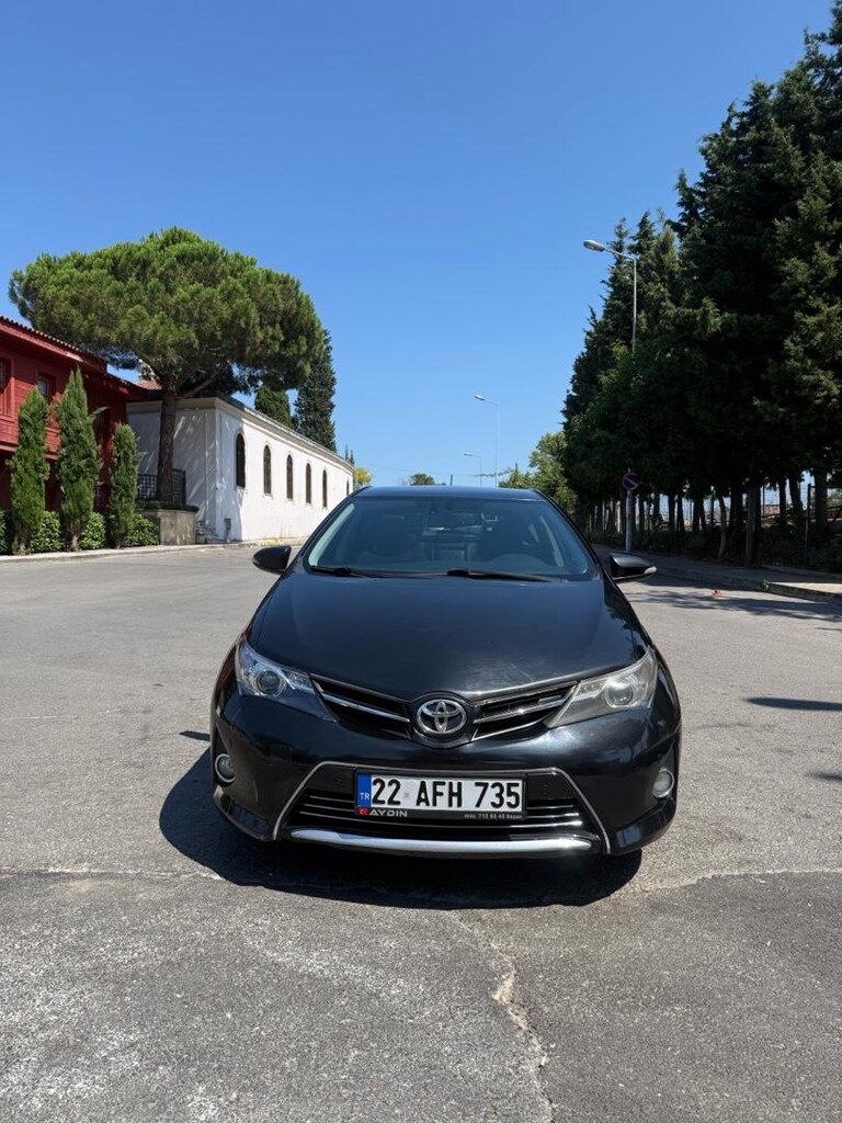 Sahibinden Toyota Auris 1.4 D-4D Premium 2013 Model - 3
