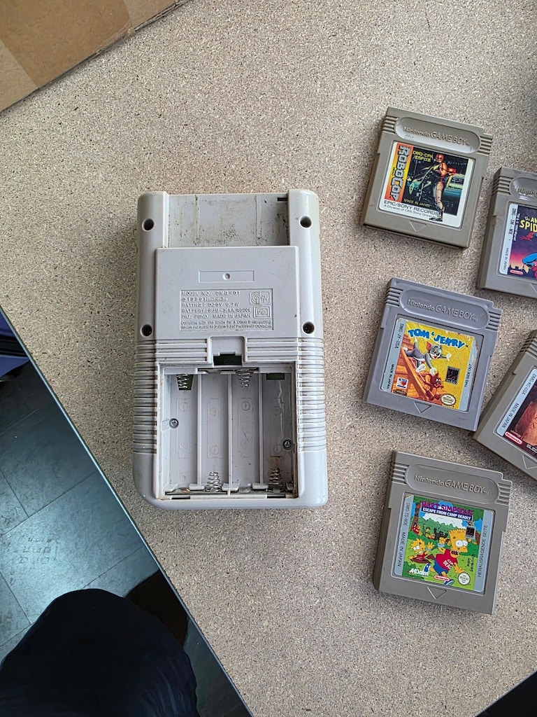 Nintendo Game Boy + 5 Adet Orijinal Kaset - 7