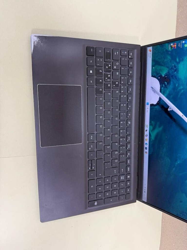 DELL İ5,11 (51) 8 ram 256 ssd - 6