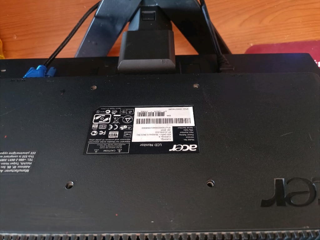 Acer Siyah Monitör 19" VGA kablolariyla - 2