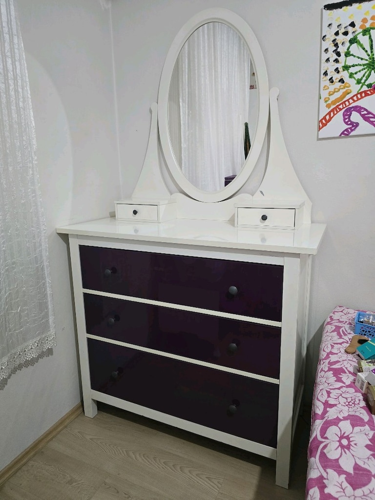 IKEA HEMNES ÇEKMECELİ AYNALI ŞİFONYER