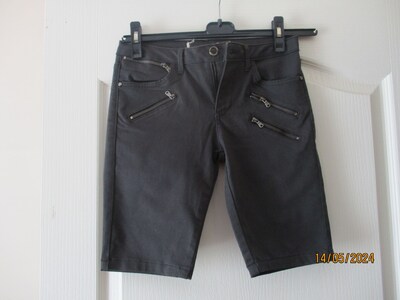 Biker (Bisikletçi) Tarzı Fermuar Detaylı Denim Şort