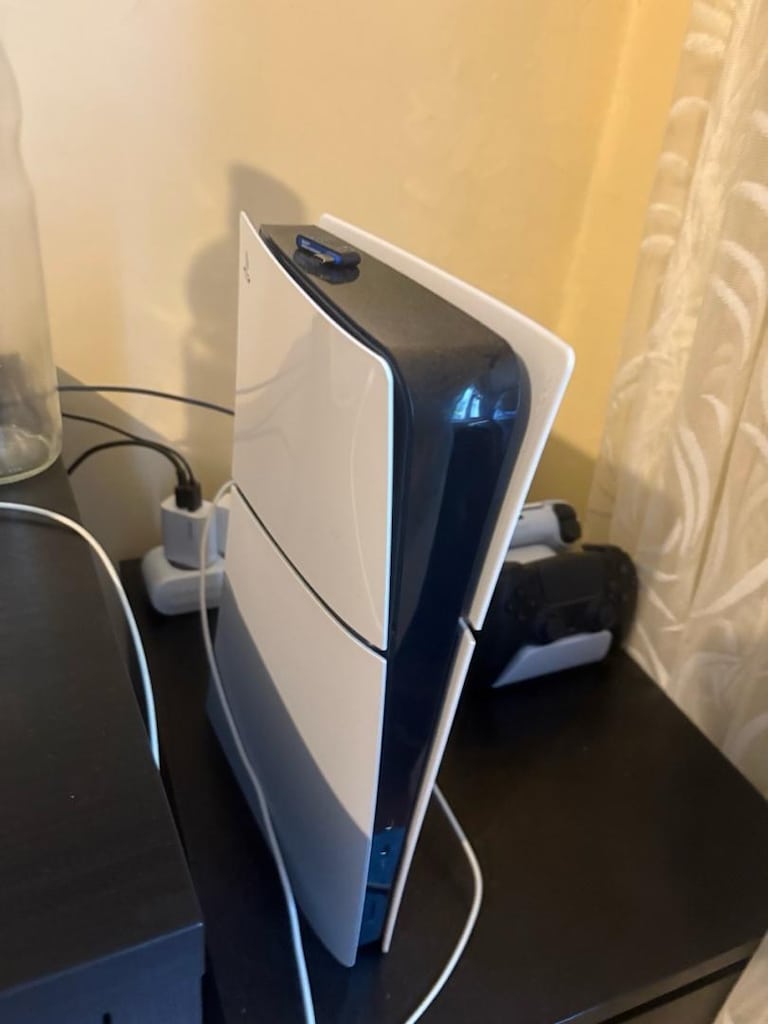 Playstation 5 + Oyuncu Kulaklığı + Şarj İstasyonu + 2 Kol - 6