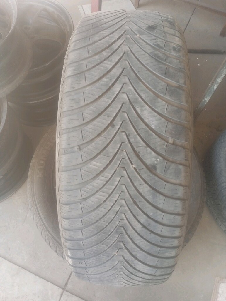 225/55/18 kumho iki adet 4 mevsim lastik 2024 tarihli - 2