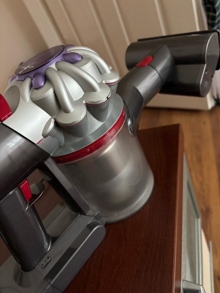 Dyson V 8 Absolute - 2