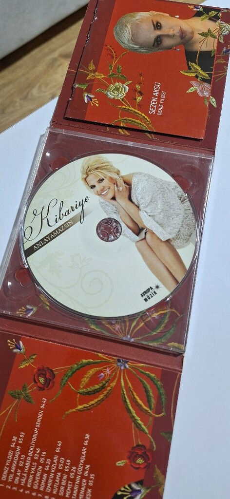 Kasetler ve 2 tane cd - 6