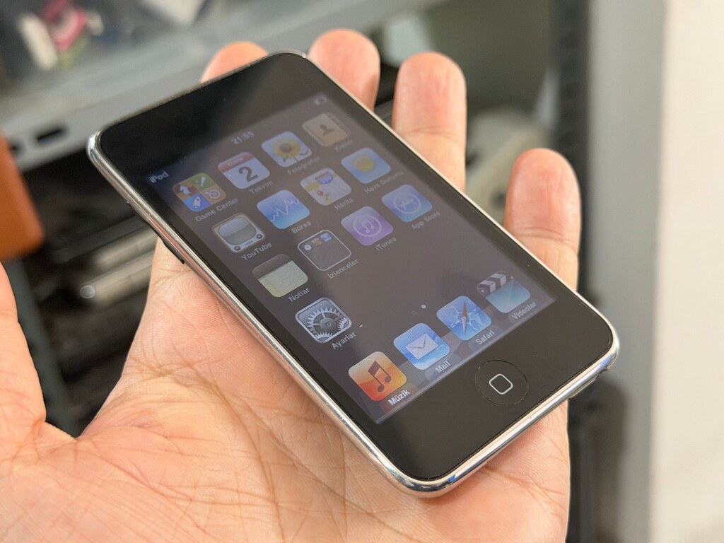 Apple İPod Touch (2.nesil) 8 GB Siyah Mp3 Player - 16