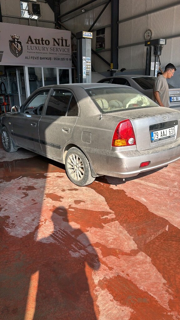 Hyundai Accent Admira - 2