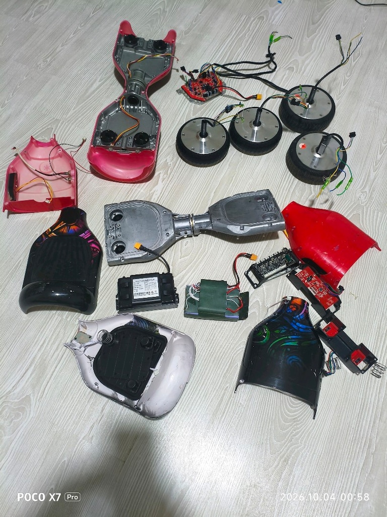 Demonte durumda hoverboard yedek parça seti. - 2