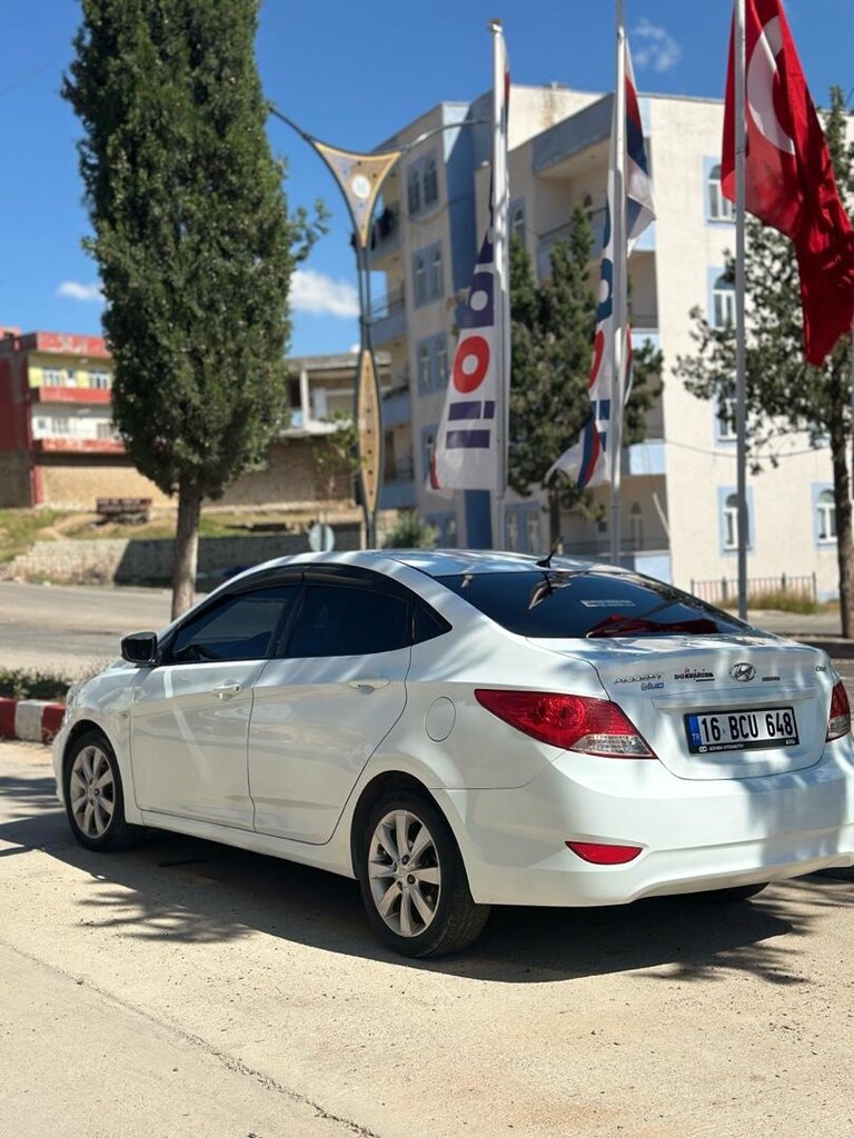 Hyundai Accent blue - 5