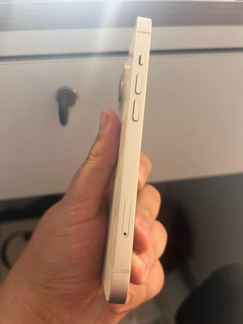 iPhone 13 - 4