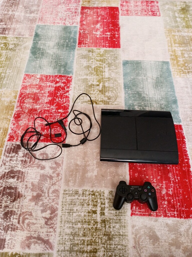 tek konsollu 320 GB PS 3 süper slim - 2