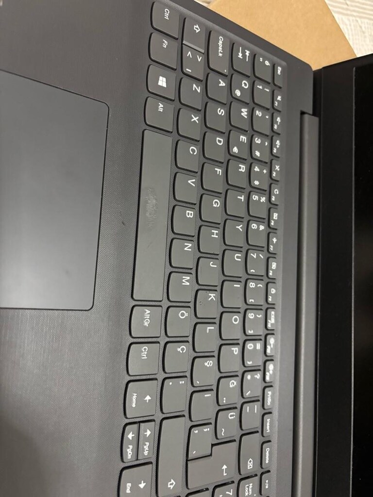 LENOVO V15-ADA 82C7 - 4