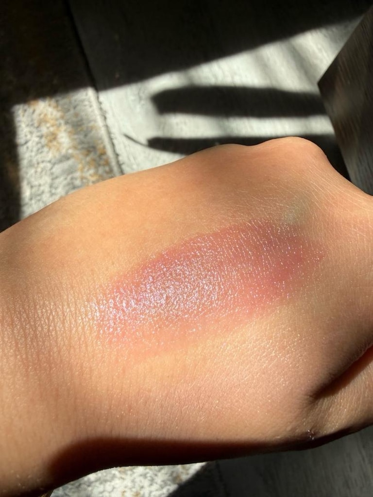 Essence Nude Göz Farı & Nivea Cherry Dudak Balmı - 3