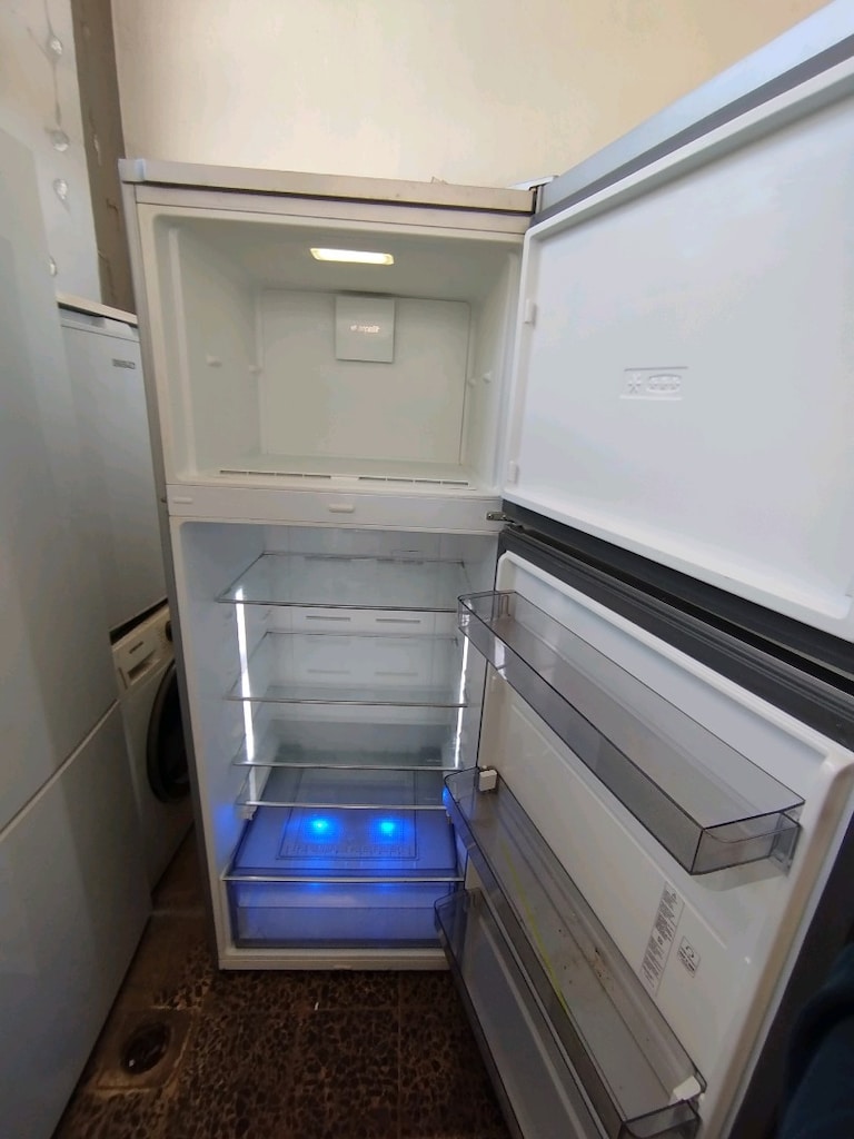 Arçelik Marka Siyah Camlı Buzdolabı - 4