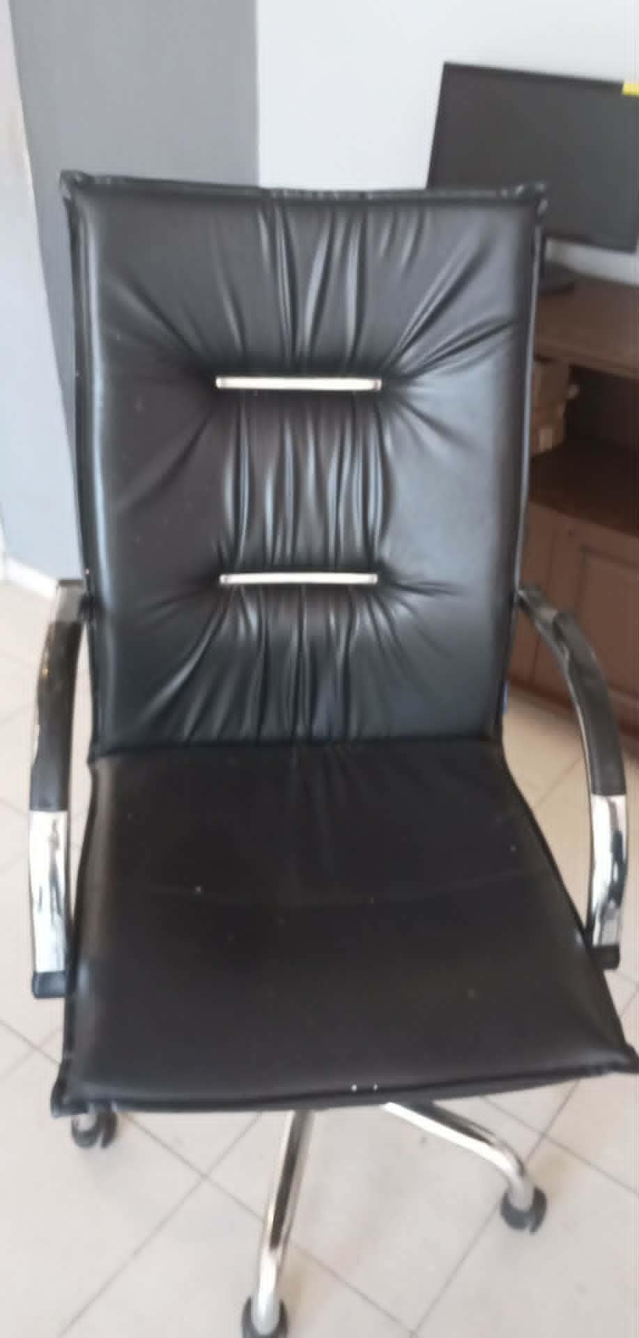 DERİ DÖNER KOLTUK BÜRO VEYA BİLGİSAYAR İÇİN PAZARLIKSIZ 1750 TL - 4