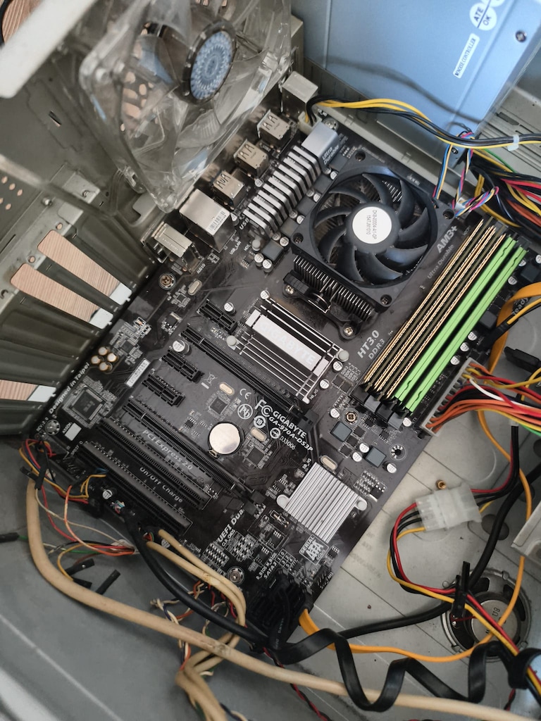 GİGABYTE GA-970 ANAKART - AMD ANAKART - 7