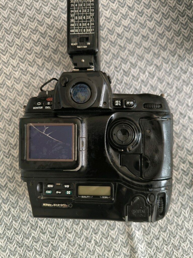 2 adet Nikon d1x parça amacli - 4