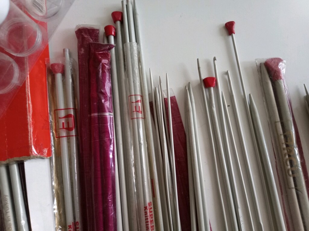 şiş , tığ ve boncuk kutusu hepsi 1250₺ - 5
