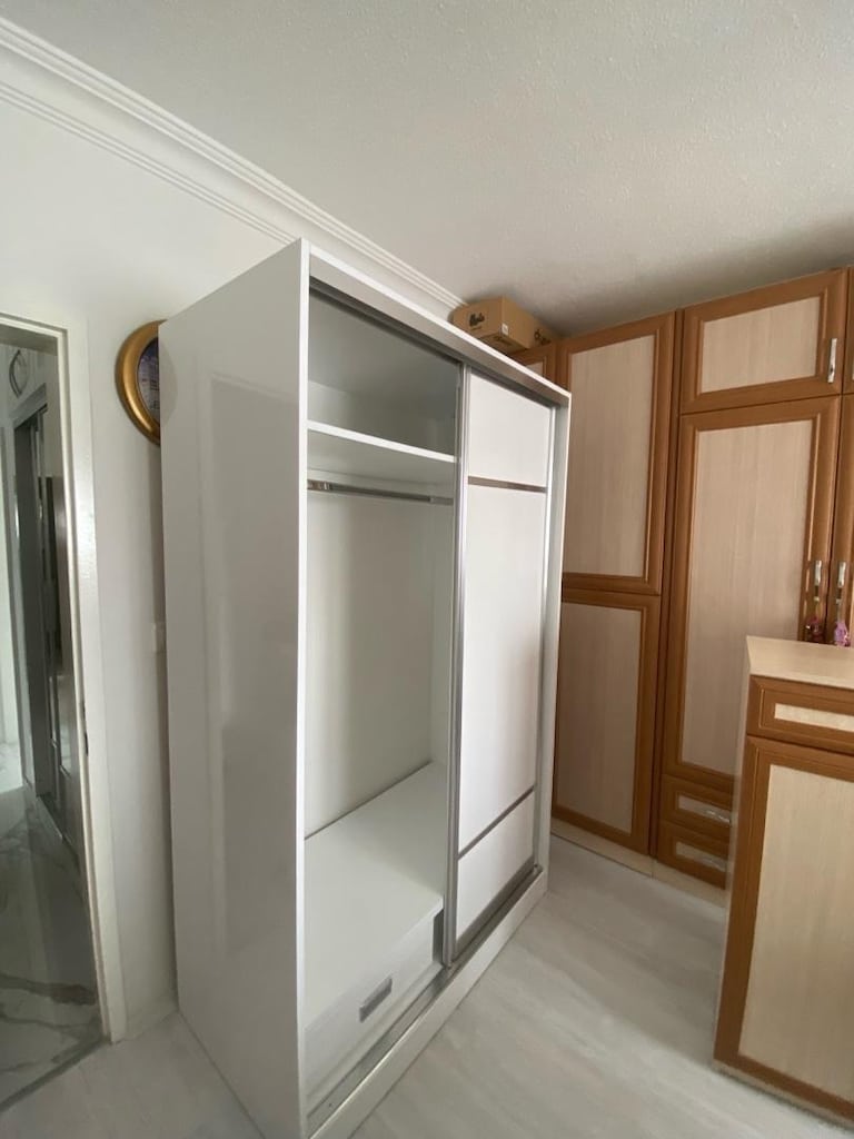 Temiz Kullanılmış Aynalı Sürgülü Gardırop | Çekmeceli | Modern Beyaz - 3