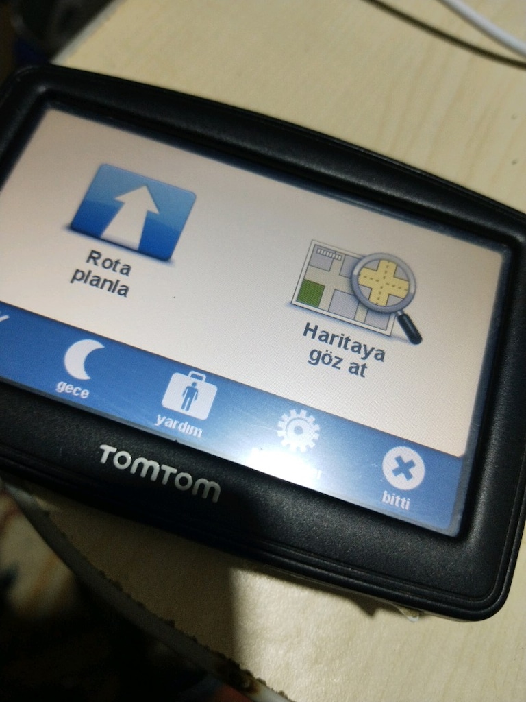 TEMİZ TOMTOM MARKA NAVİGASYON CİHAZI BATARYA DURUMU ORTA HALLİ - 4