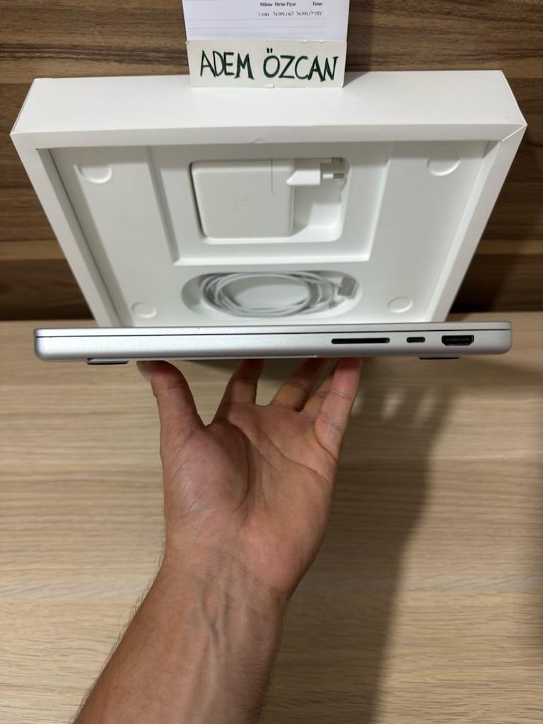 MacBook Pro / M2 Max / 14 inç / 32 GB Ram / 1 TB Ssd - 8