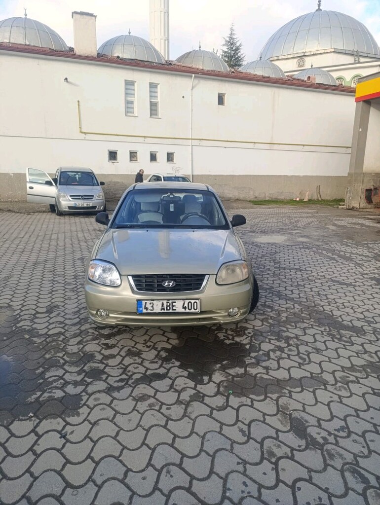 Hyundai Accent - 3