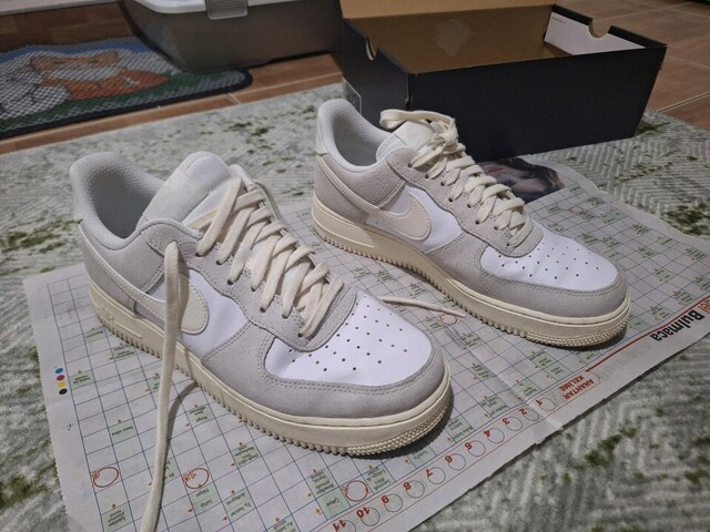 Nike Air Force 1 LV8 / 43