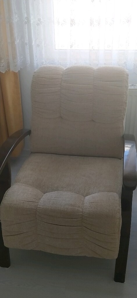 oturma grubu 3+2+1+1 şeklindedir kilim mobilya ürünüdür - 3