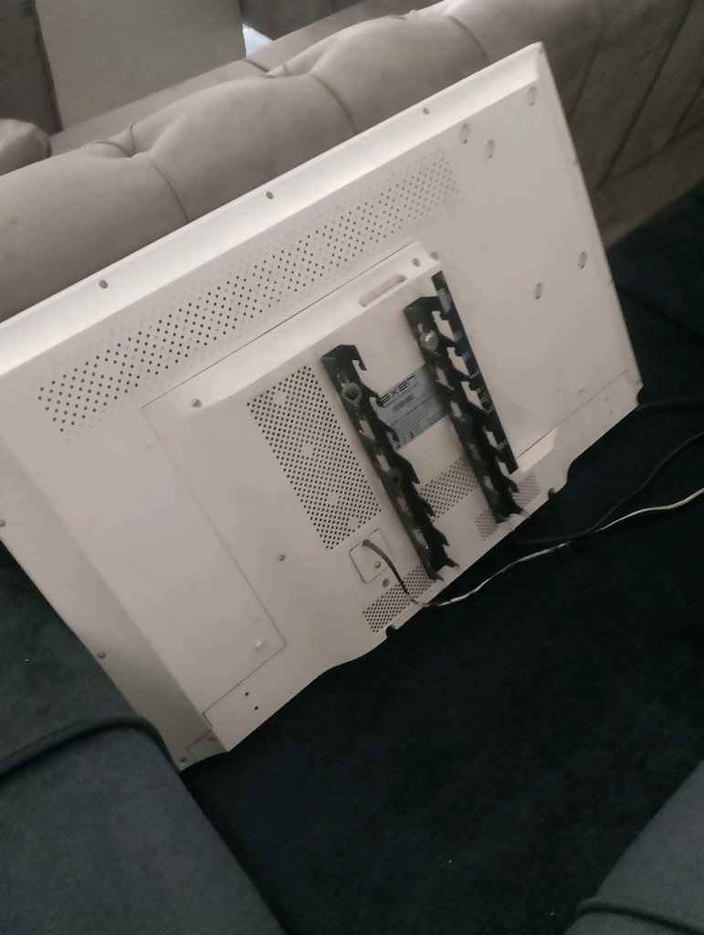 AXEN 32.İNÇ LED TV 82 EKRAN HARİCİ UYDUALICILI İNTERNETSİZ TEMİZ SAĞLA - 2