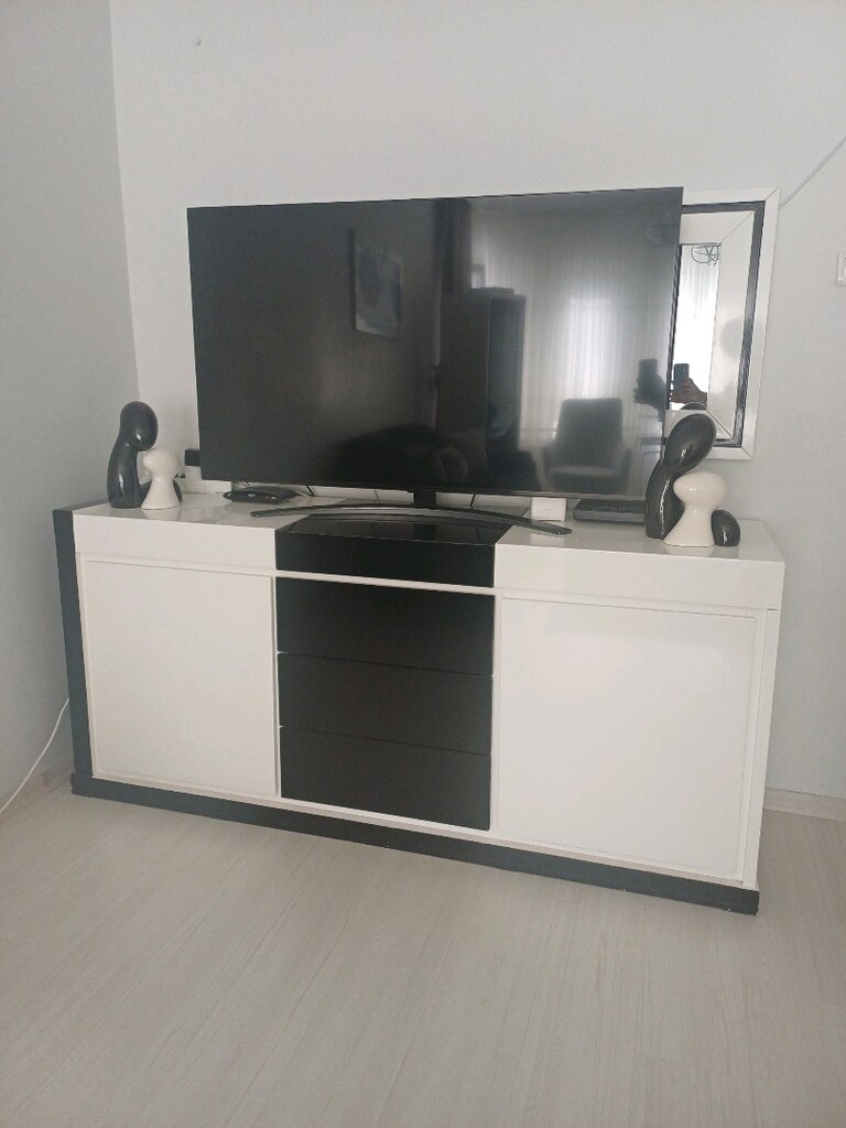mdf konsol ve aynası, 2 adet vitrin puf 4 adet sandalye - 2