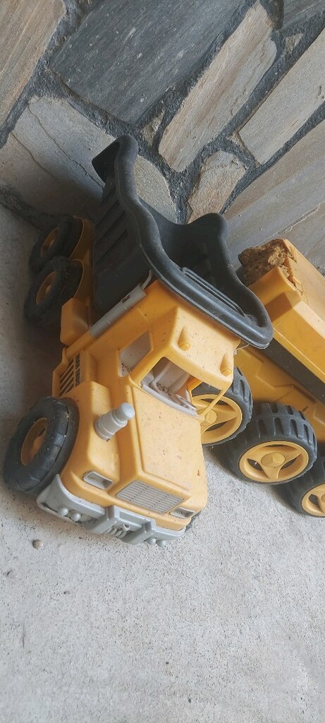 2 adet oyuncak. büyük kamyon ve 6 teker kepçe - 2