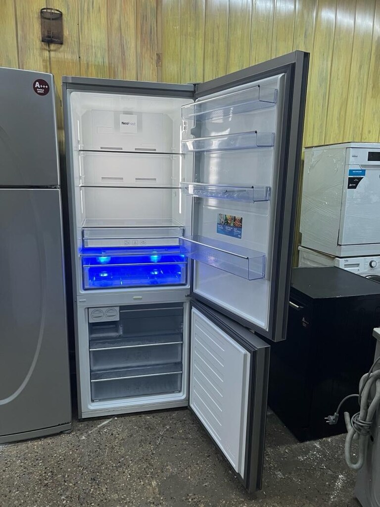 BEKO SİYAH CAMLI SIFIRDAN FARKSIZ BUZDOLABI NO FROST - 2