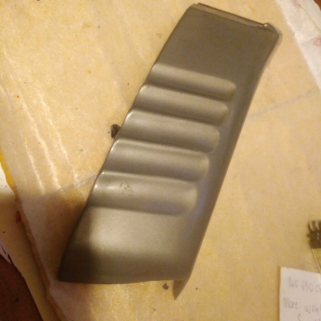 MERCEDES W126 SERİ 1 ARKA SOL ÇAMURLUK PAKO BANT - 2