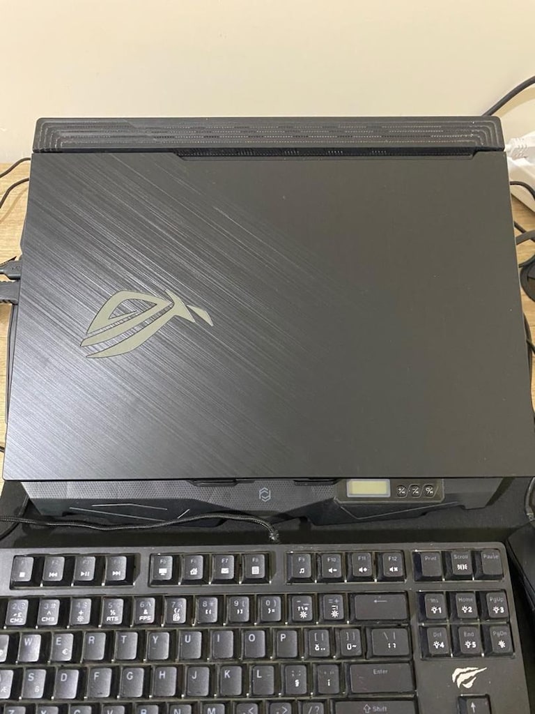 Asus ROG Strix G15 (G512) serisine ait bir laptop modelidir. - 6