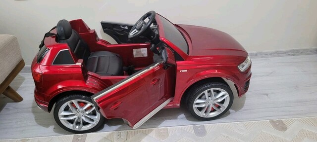 temiz kullanilmis 12 volt akülü araba